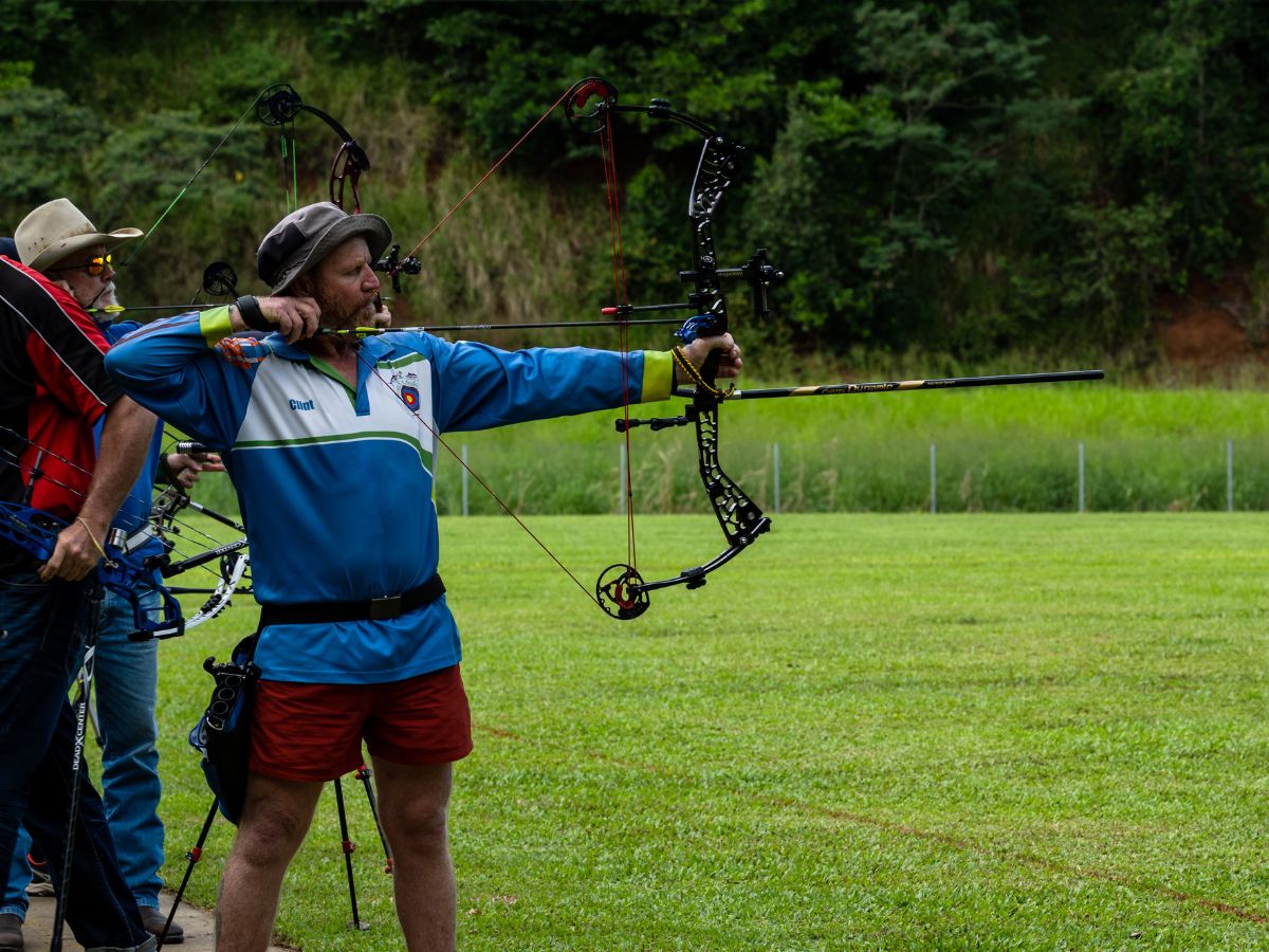 Masters drawing bowstring